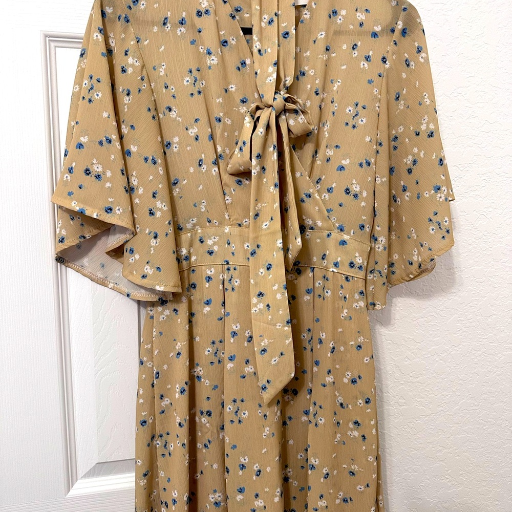Mini dress 👗for women, satin dress with flowers painted on yellow color size xs